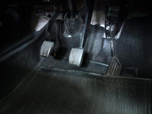 Kecelakaan Gegara Karpet Mobil Masih Terjadi, Begini Cara Pilih Karpet yang Aman