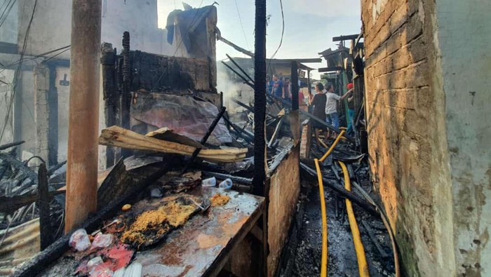 Kebakaran terjadi di Jalan Cikini Kramat, Menteng, Jakpus, Selasa (27/9/2022).