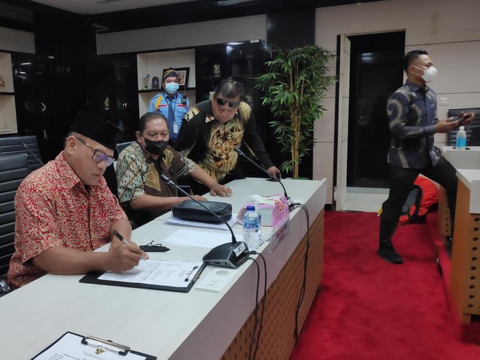 Ketua IPW Sugeng Teguh Santoso menghadiri rapat terkait private jet Brigjen Hendra Kurniawan di MKD DPR RI.