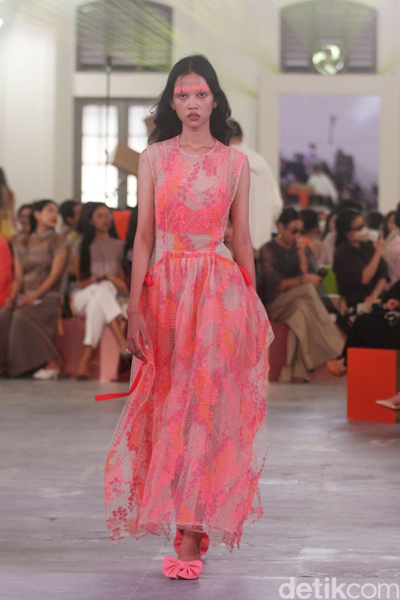 Koleksi Sapto Djojokartiko Spring/Summer 2023