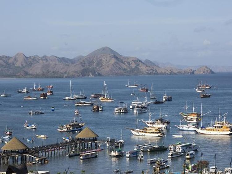 Kunjungan Turis Meningkat, Labuan Bajo Penuh Kapal Pinisi