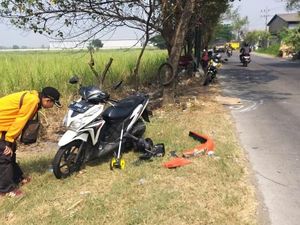 PNS Asal Surabaya Tewas Tertabrak Truk di Mojokerto