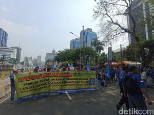 Massa Buruh Peringati Hari Tani Nasional di Patung Kuda, Bawa 14 Tuntutan