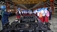 Selain itu, pengunjung bisa melihat berbagai fasilitas perawatan Balai Yasa, produk-produk unggulan dan inovasi Balai Yasa, sejarah masing-masing Balai Yasa, melakukan mini tour di lingkungan Balai Yasa, pameran produk UMKM, serta mengikuti games dan hiburan menarik. Foto: Pradita Utama/detikcom