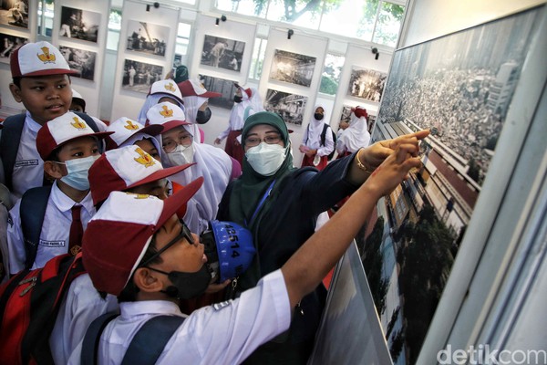 Lebih lanjut Didiek menyampaikan pengunjung nantinya dapat melihat dan memahami proses perawatan sarana, melihat kereta, gerbong, dan lokomotif yang sudah diperbaiki. Foto: Pradita Utama/detikcom Lebih lanjut Didiek menyampaikan pengunjung nantinya dapat melihat dan memahami proses perawatan sarana, melihat kereta, gerbong, dan lokomotif yang sudah diperbaiki. Foto: Pradita Utama/detikcom