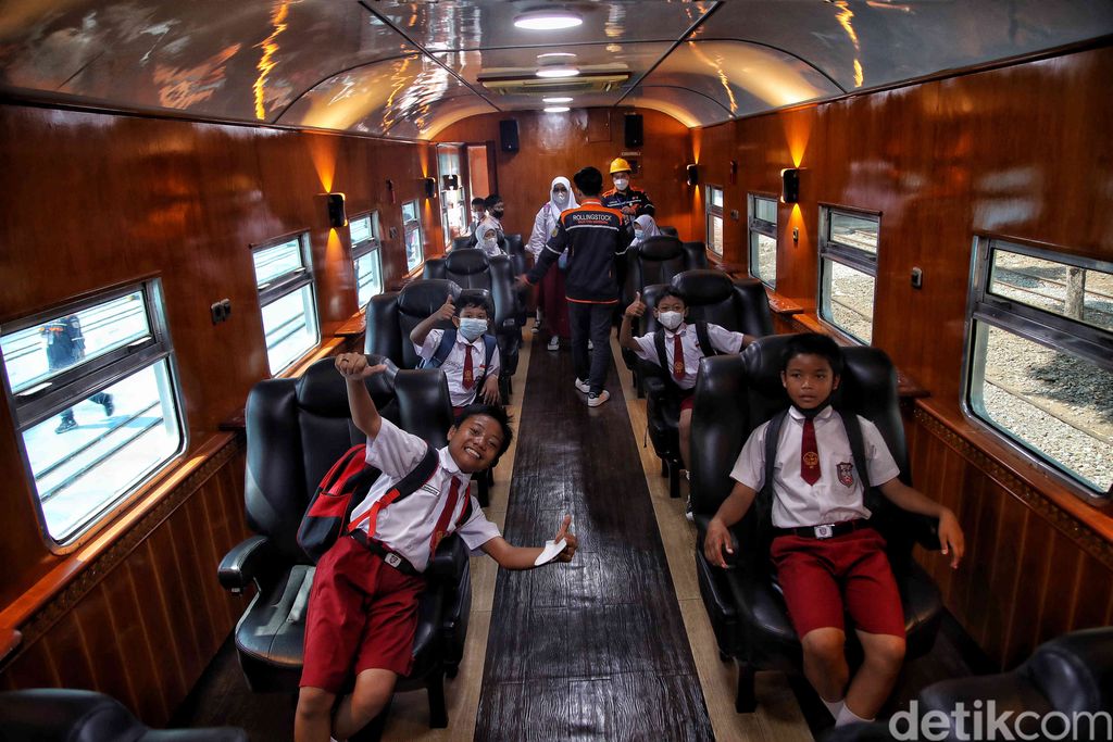 Melihat Lebih Dekat Bengkel Kereta Api di Balai Yasa Manggarai