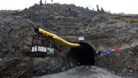 Panjang jalan tersebut 422 kilometer (km).