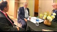 Menteri Kesehatan Budi Gunadi Sadikin belum lama ini bertemu Bill Gates dalam rangkaian acara UNGA ke-77 dan Global Fund Replenishment Conference di New York, Amerika Serikat, Selasa (20/9/2022). Bill Gates disebut mendukung transformasi kesehatan yang direncanakan pemerintah Indonesia. (Foto: Kemenkes)