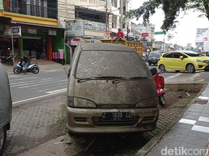 5 Fakta Mobil Legendaris Viral yang Terparkir Tahunan di Tasikmalaya