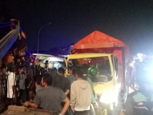 Kecelakaan di Cileungsi Bogor, Sopir Ekspedisi Terjepit di Ruang Kemudi