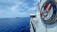 Selain unsur Bakamla, tampak terlibat unsur KKP dengan nama lambung KP Orca 2. Tak hanya itu, KKP juga melibatkan unsur udara maritim berjenis ATR 42-320 dengan call sign PK-YRE.
