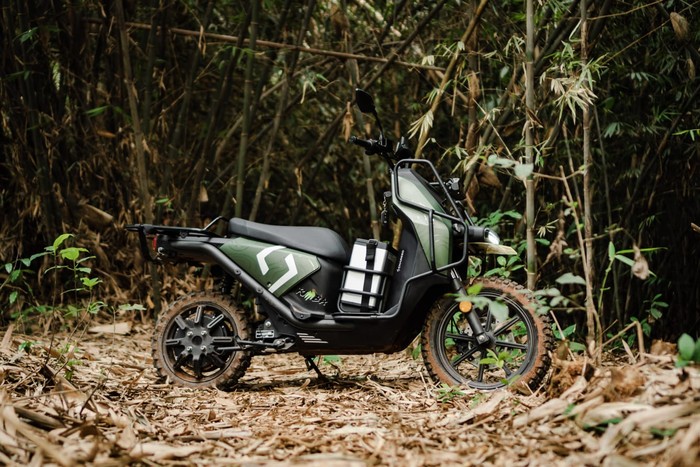 Motor Listrik Perambah Hutan Charged Rimba
