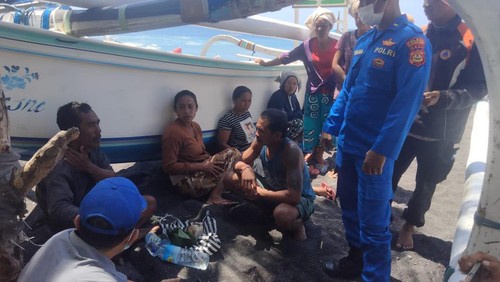 I Ketut Diarsa nelayan asal Seraya Timur yang sempat terombang-ambing selama enam jam di tengah laut akibat dihantam gelombang hingga jukungnya terbalik.