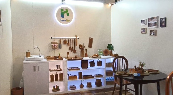 Pameran kerajinan kayu homLiv di Jepang