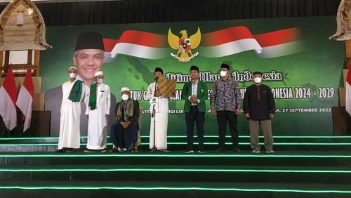 Para Ulama Provinsi NTB berikrar mendukung Gubernur Jawa Tengah Ganjar Pranowo menjadi Capres 2024, Selasa (27/9/2022).
