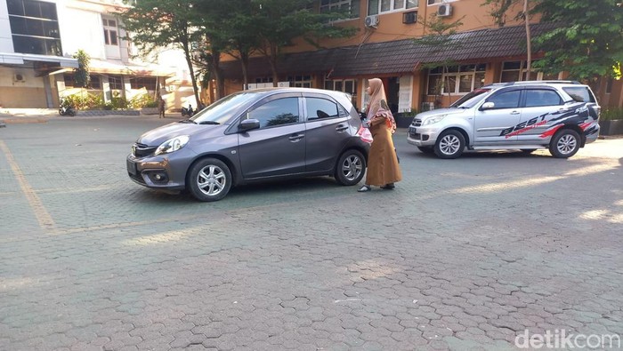 Pegawai Pemkot Makassar pakai mobil pribadi saat ojol day.