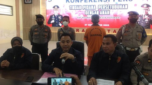 Pelaku pemerkosaan anak kandung di Mataram dibekuk polisi Selasa (27/9/2022).