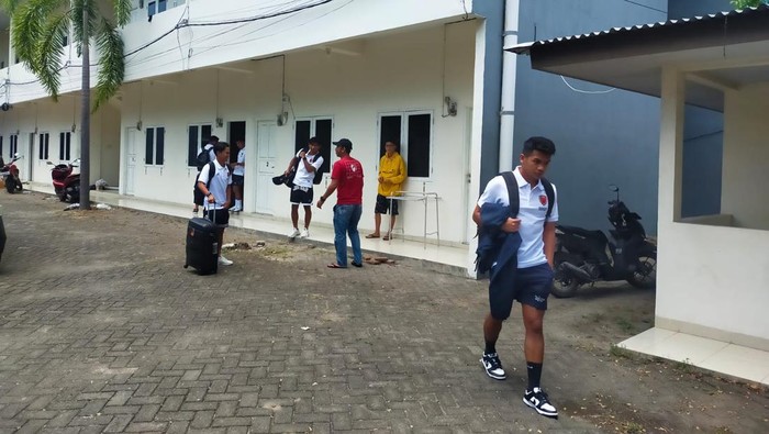 Pemain PSM bersiap berangkat ke Solo untuk menghadapi Persis di Liga 1