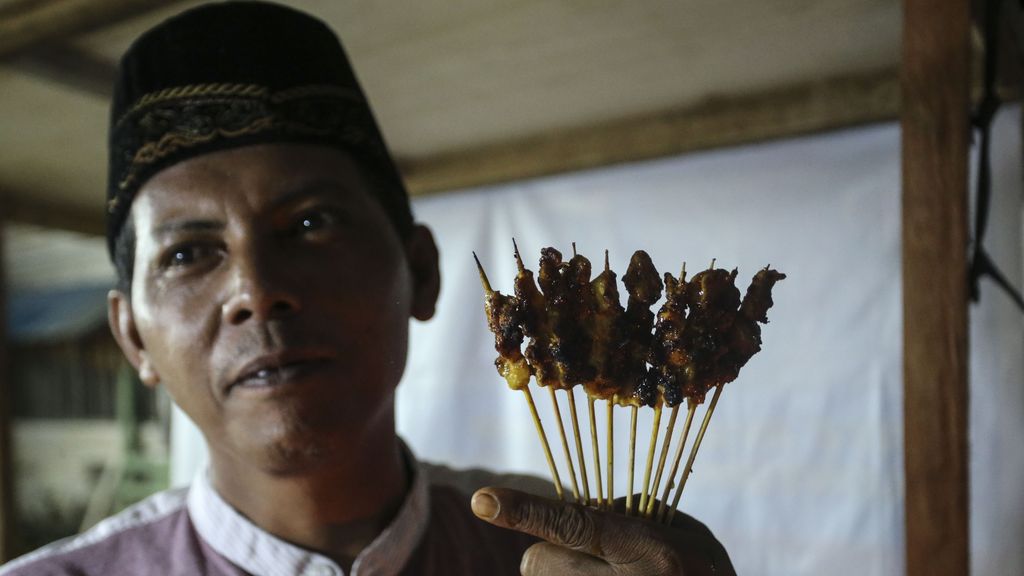 Penjual sate asal Cikarang di Perbatasan RI-Malaysia.