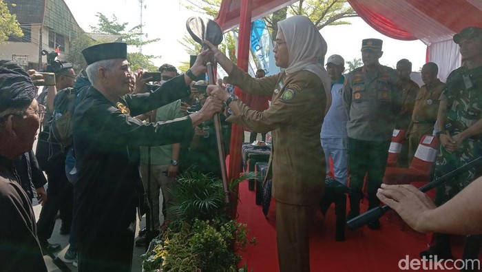 Penyerahan Pusaka Cakra Udaksana