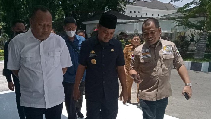 Pertemuan Gubernur Sulsel Andi Sudirman Sulaiman dan Ketua Komisi E DPRD Sulsel Rahman Pina