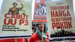 Petani Demo di Depan DPR, Ada Apa?