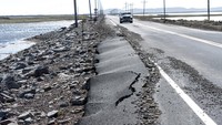 Kerusakan jalan setelah Badai Fiona di Pointe-aux-Loups terlihat di Les les-de-la-Madeleine, Quebec. (AP/Nigel Quinn)