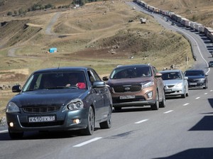 Warganya Ramai-ramai Kabur, Rusia Bakal Tutup Perbatasan?