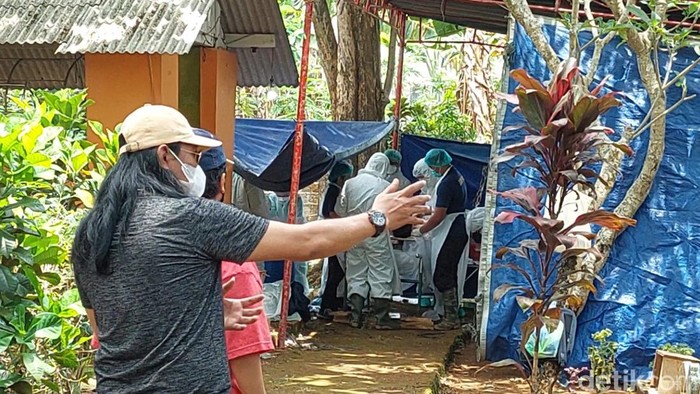 Proses autopsi korban penganiayaan di TPU TPU Kyai Genthawur, Desa Boja, Kendal (27/9/2022). Proses autopsi korban penganiayaan di TPU TPU Kyai Genthawur, Desa Boja, Kendal (27/9/2022).