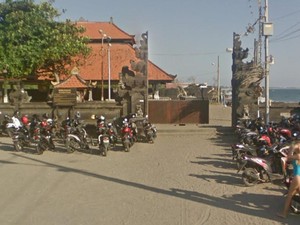 Canggu Kian Bebas, Ada Pura Bersebelahan dengan Bar untuk Pesta