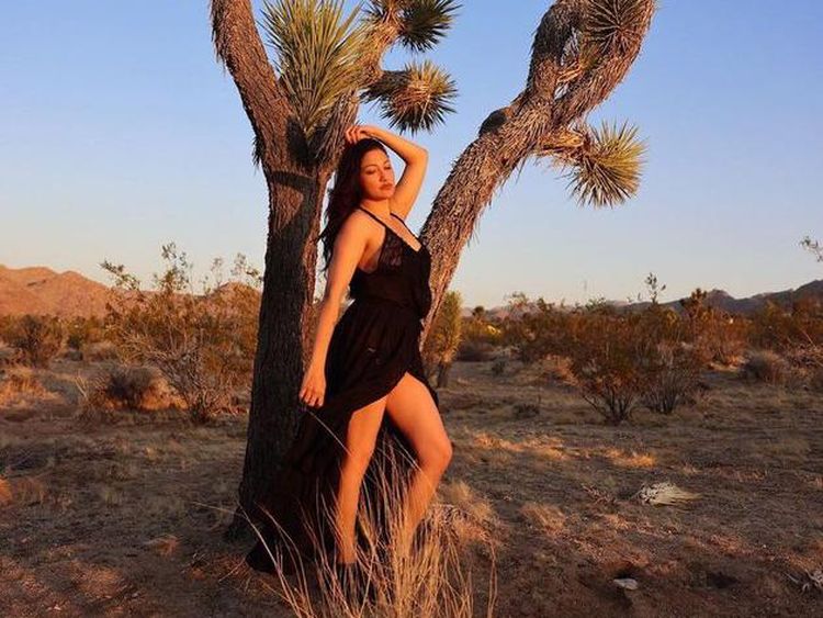 Potret Rahma Azhari Tetap Hot di Usia 41 Tahun