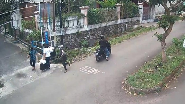 Rekaman CCTV penjambretan di Malang yang viral