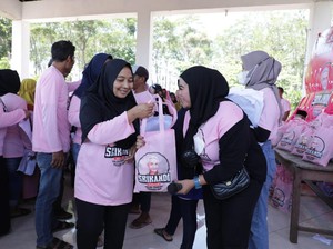 Relawan Srikandi Ganjar Bagikan Sembako & Voucher BBM di Pasuruan