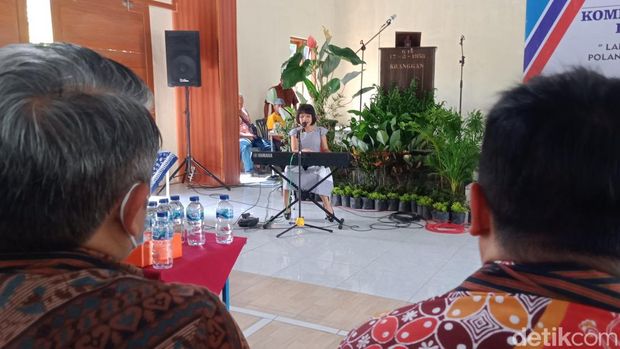 Revita Cahya Safira saat tampil di depan Komisi Nasional Disabilitas di Klaten, Senin (27/9/2022).