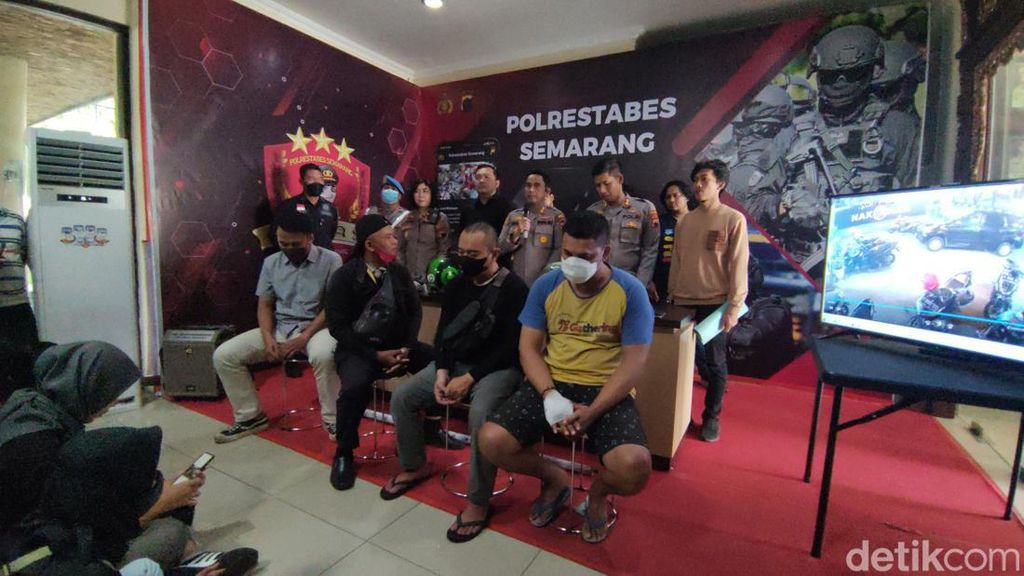 Warga Ikut Tendangi Penganiaya Ojol di Semarang: Dikira Begal