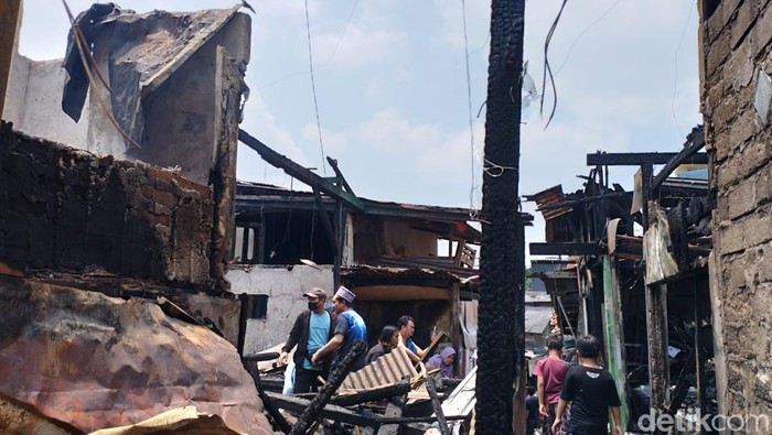 Sekitar 30 rumah semipermanen di Cikini, Menteng, Jakpus, hangus terbakar. Kerugian diperkirakan mencapai Rp 2,5 miliar (Brigitta Belia/detikcom)