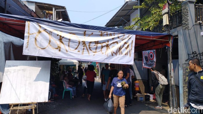 Sekitar 30 rumah semipermanen di Cikini, Menteng, Jakpus, hangus terbakar. Kerugian diperkirakan mencapai Rp 2,5 miliar (Brigitta Belia/detikcom)