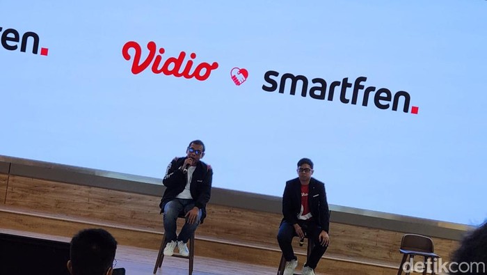 Smartfren menjalin kerja sama dengan platform streaming on demand, Vidio, menghadirkan paket bundling Liga Inggris, Liga 1, hingga tayangan F1.