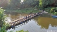 Kabid Lalu Lintas Dishub Solo, Ari Wibowo, mengatakan jembatan sasak sangat berbahaya. Dia berharap, jembatan sasak itu tidak jadi alternatif bagi masyarakat yang terdampak proyek Jembatan Mojo dan Jurug C. Foto: Agil Trisetiawan Putra/detikJateng
