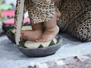 Tedak Siten Adalah Apa? Serba-serbi Tradisi dan Maknanya