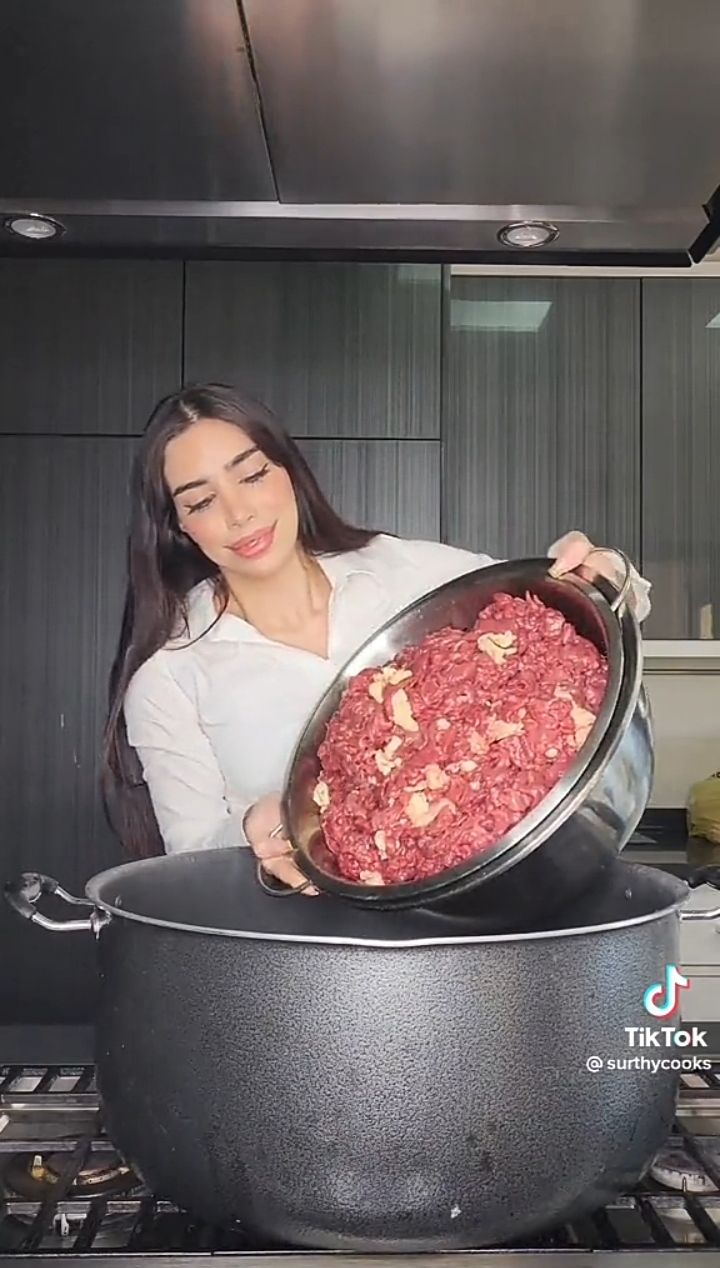 Sindir Aksi Buang-buang Makanan, Wanita Ini Lakukan Hal Mulia