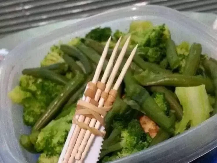 10 Trik Cara Makan Nyeleneh tapi Praktis Saat Kepepet