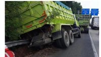 Sopir Mengantuk, Truk Tabrak Pembatas Jalan Di Tol Jagorawi