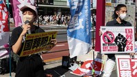 Jepang tetap akan menggelar pemakaman kenegaraan meski menuai protes dari warga. (Takashi Aoyama/Getty Images)  