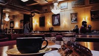 Dengan hiasan dan lukisan klasik, acara ngopi dan menikmati pastry enak di kafe Konditori Ritorno, bisa dimasukan ke tujuan jika sedang ada di Stockholm. Foto: Instagram/Site Photo
