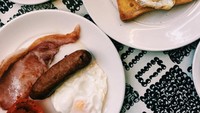 Berkunjung ke Swansea, ada kafe Kardomah yang masuk ke dalam salah satu kafe terbaik di dunia. Kafe ini dibuka pada tahun 1957, dengan menu sarapan klasik yang terkenal.  Foto: Instagram/Site Photo