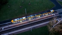 Transportasi umum masih beroperasi seperti biasa namun dengan pencahayaan yang dikurangi di sepanjang jalur dan stasiun. Foto: dpa/picture alliance via Getty I/picture alliance