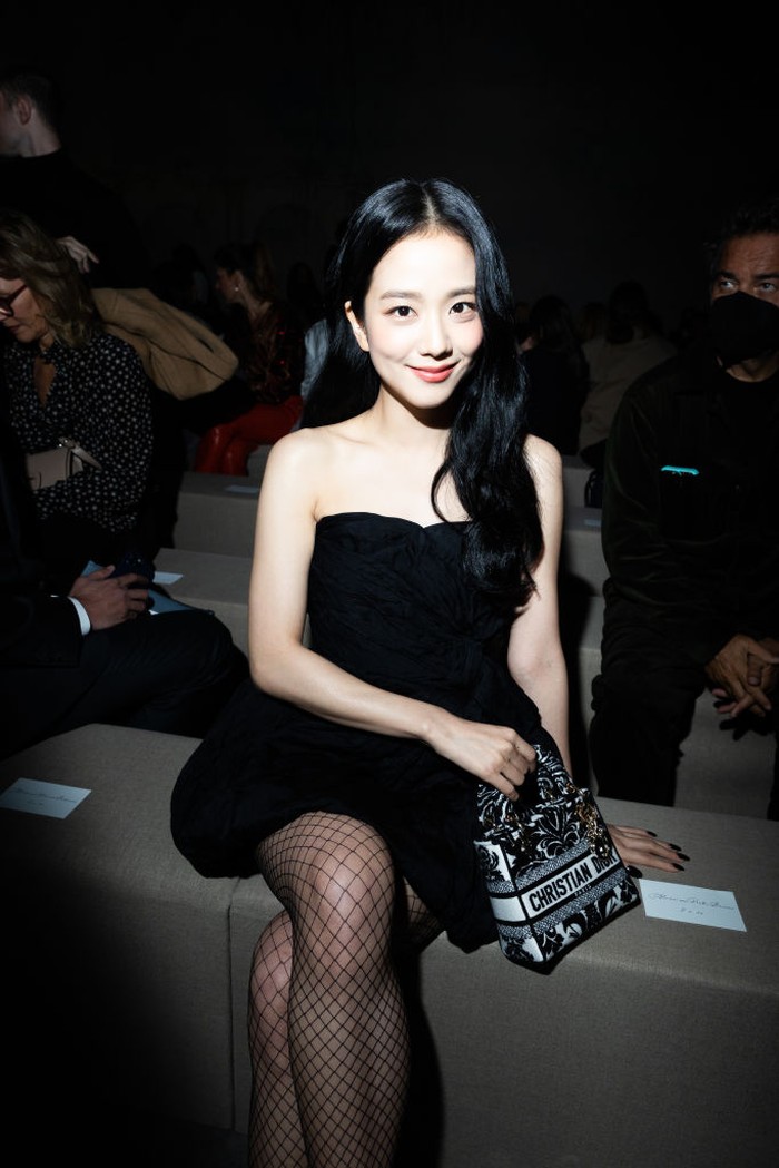 1243549153 PARIS, FRANCE - SEPTEMBER 27: (EDITORIAL USE ONLY - For Non-Editorial use please seek approval from Fashion House) Jisoo attends the Christian Dior Womenswear Spring/Summer 2023 show as part of Paris Fashion Week on September 27, 2022 in Paris, France. (Photo by Victor Boyko/Getty Images)