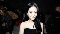 Jisoo diundang Dior ke acara Paris Fashion Week pada Selasa (27/9/2022). (Foto: Victor Boyko/Getty Images) 