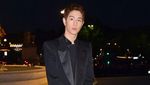 Tampil Serba Hitam, Mark Tuan Cocok Jadi Batman Nih!